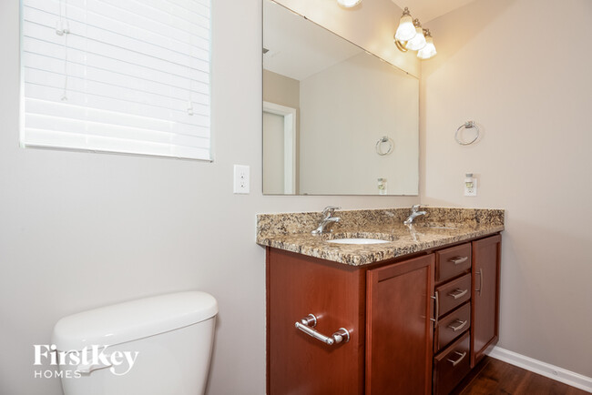Building Photo - 8120 Dumphries Dr