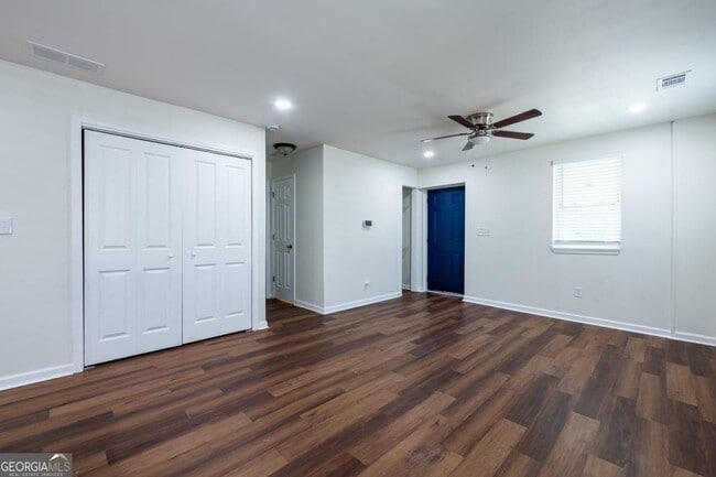 Building Photo - 452 Paines Ave NW