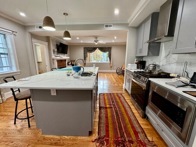 Building Photo - 62 Manet Rd