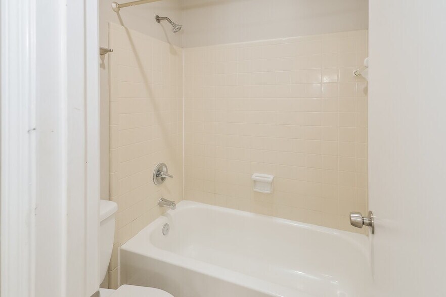 Building Photo - 4137 Rollingwood Ct