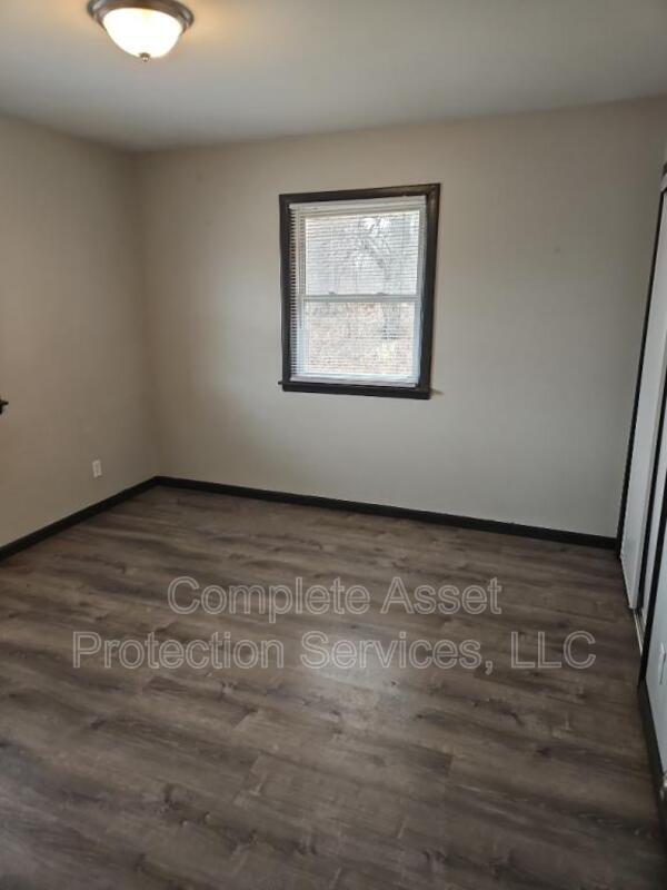 Building Photo - 3707 S Liverpool Rd