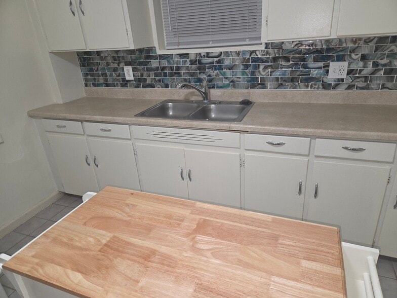 Building Photo - 625 Houston Ave