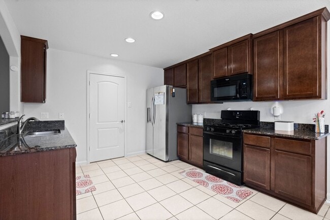 Building Photo - 2022 Borthwick Ln