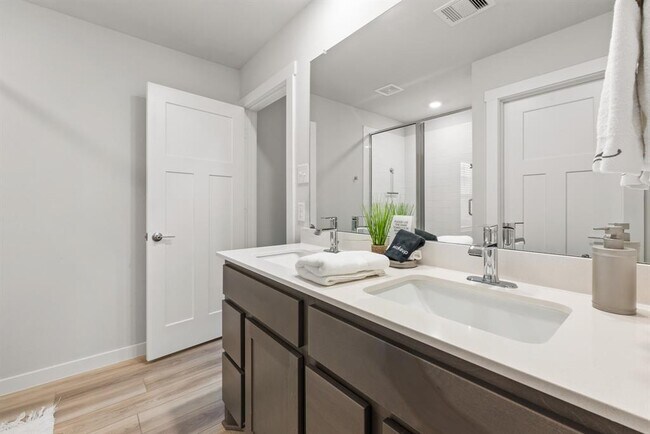 Building Photo - 929 Kickapoo Ln