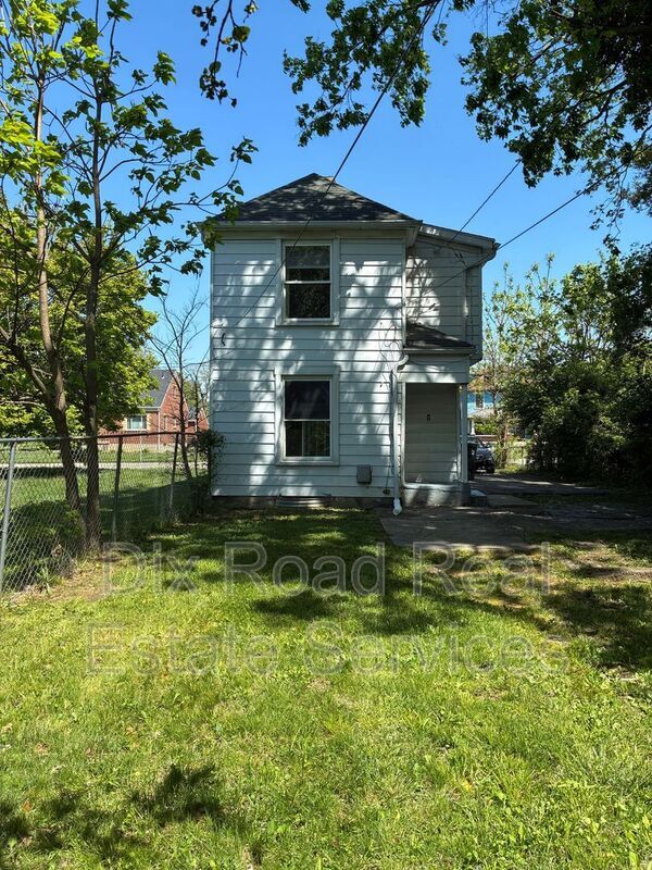 Building Photo - 2240 Lakeview Ave