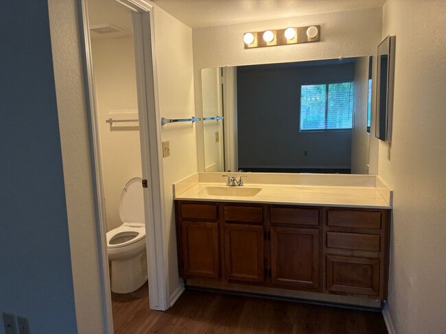 Building Photo - Move In Special**COMFY 2 BEDROOM/2 FULL BATHROOM CONDO IN PHOENIX (48TH STREET & ELLIOT)**