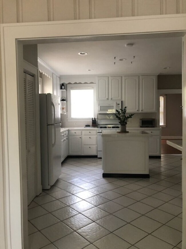 Building Photo - 3 Bed 3 Bath Home in the Heart of Midtown Savannah