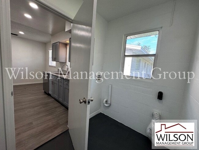 Building Photo - 2210 Musselwhite Ave