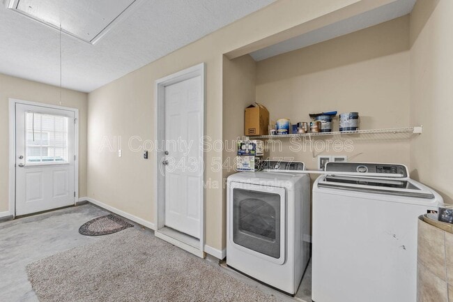 Building Photo - 240 Ackerman Dr