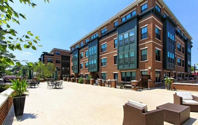 Building Photo - 2101 N Monroe St