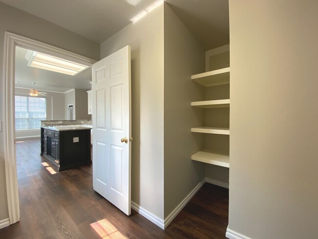 Building Photo - Absolute Dream in NW OKC!!