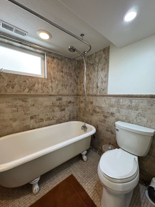 Building Photo - 3076 Melbourne St