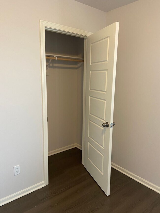 Building Photo - NOW PRELEASING! Charming Three-Bedroom, Two-and-a-Half-Bath Home in Spring Hill
