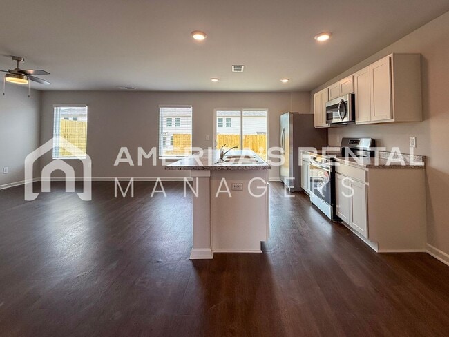 Building Photo - Escape to Lakeside Living in Lincoln! View with 48 Hours Notice!