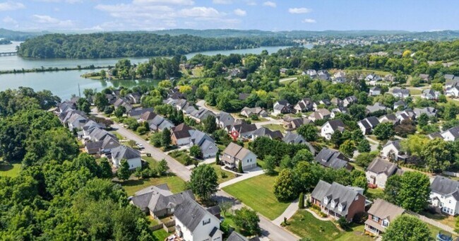 Building Photo - Knoxville 37934 - 4 bedroom 2 bath - call ...