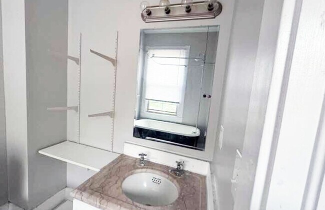 Building Photo - 2215 Ohio Ave