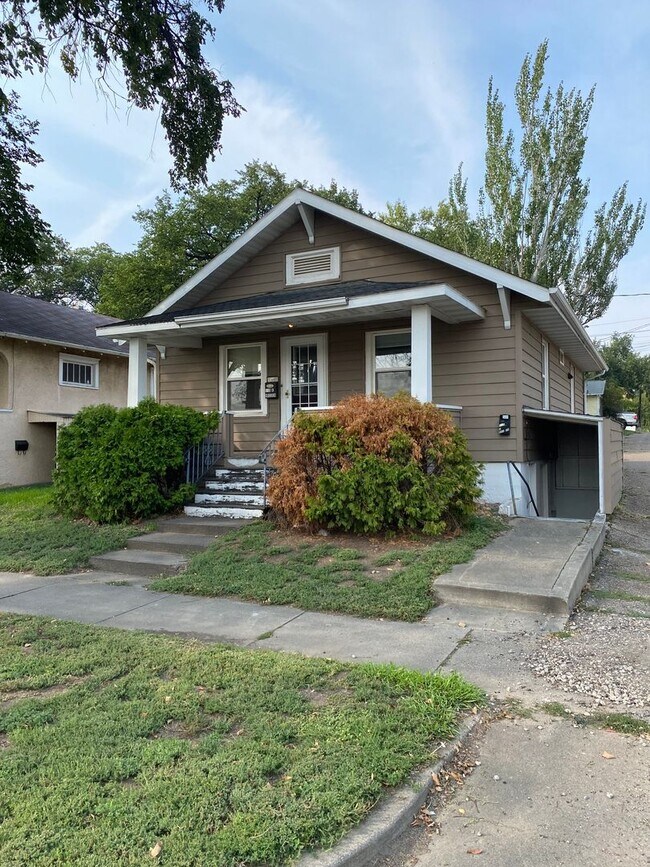 Building Photo - 110 E Rosser Ave