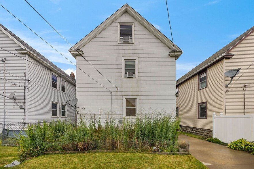 Building Photo - 122 Stratford Rd