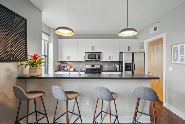 Building Photo - 400 Walnut St