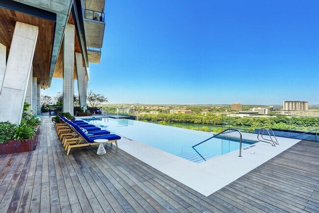 Building Photo - 70 Rainey St