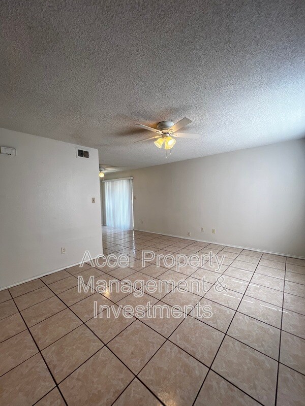 Building Photo - 2133 Kerria Ave