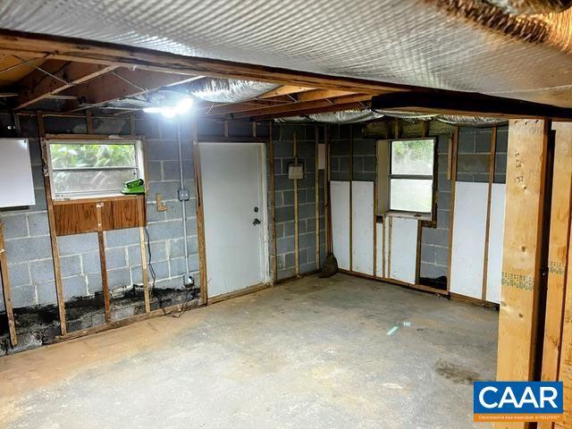 Building Photo - 2 Pineknoll Cir