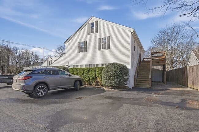 Building Photo - 92 Main St