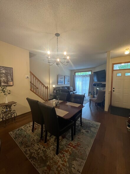 Building Photo - 2556 Mallard Dr