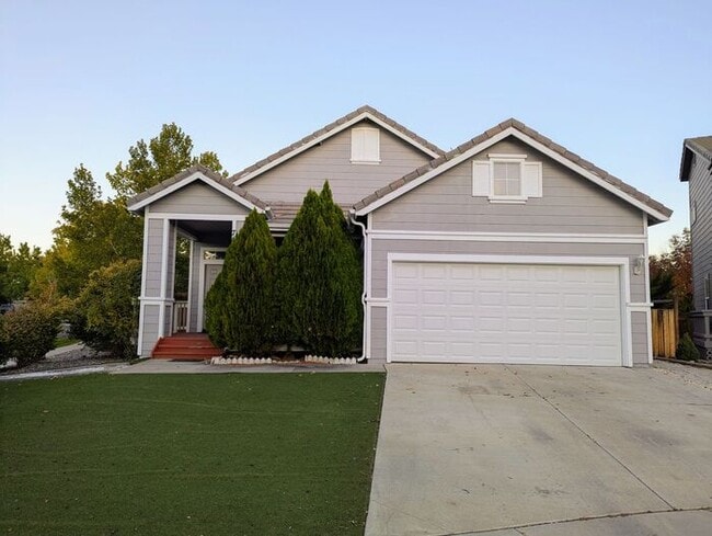 Primary Photo - Stylish 4-Bedroom Home Near Red Hawk Golf ...
