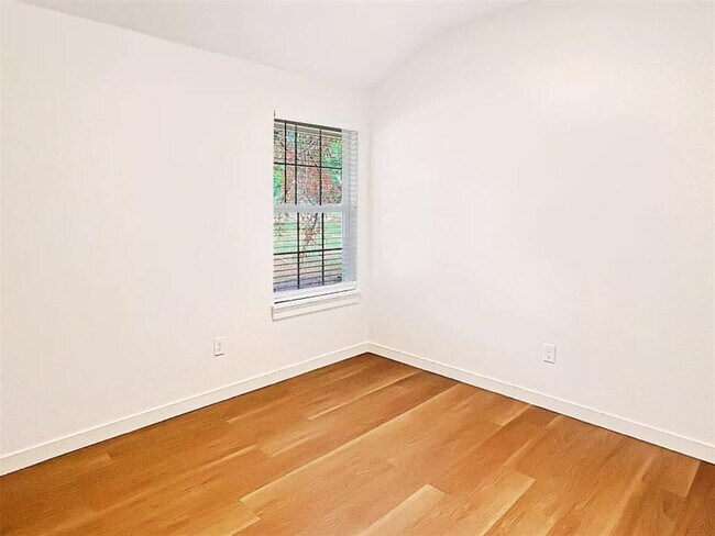 Building Photo - 2114 Charles Whitlow Ave