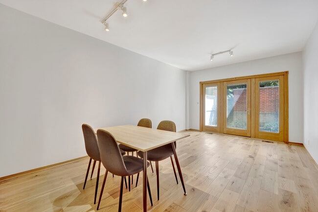 Building Photo - 711 S Ashland Ave