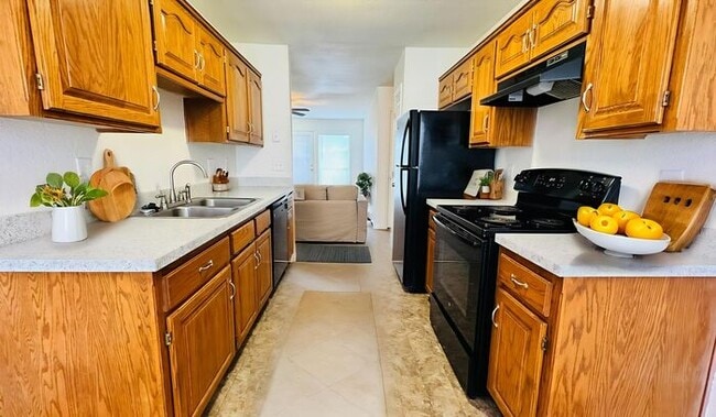 Building Photo - Creekwood Park Townhomes -SPECIAL FALL DEA...