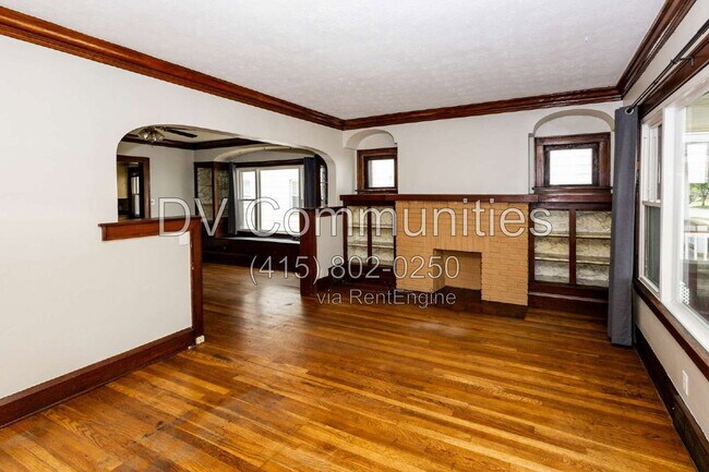 Building Photo - 3765 W 134th St