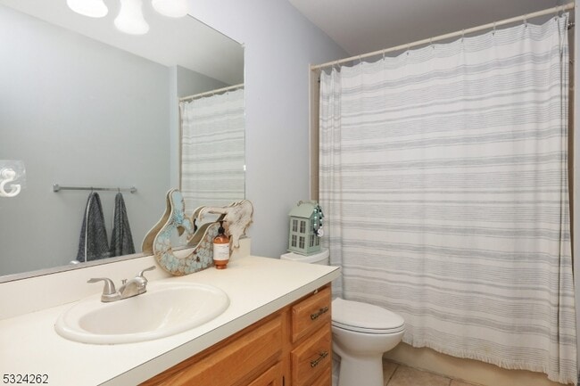 Building Photo - 28 Spruce Ct