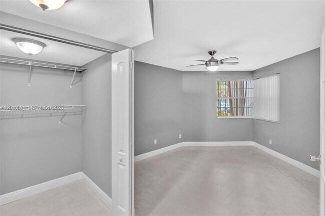 Building Photo - 2881 N Oakland Forest Dr