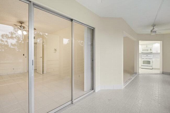 Building Photo - 3810 Via Poinciana