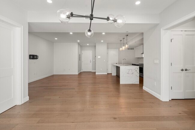 Building Photo - 54 Pleasant St