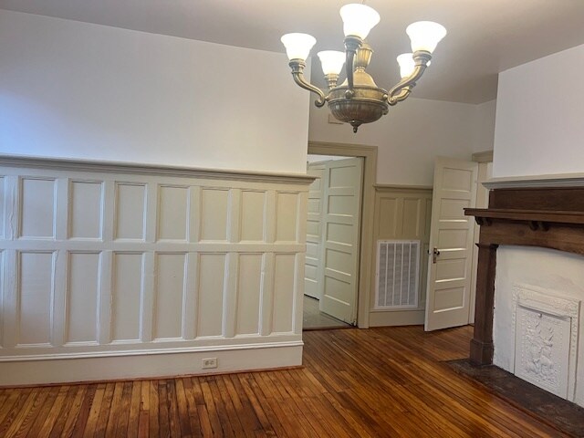 Building Photo - 325 S 6th St