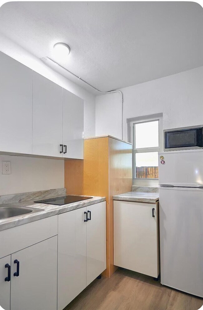 Building Photo - 1344 NE 16th Ave