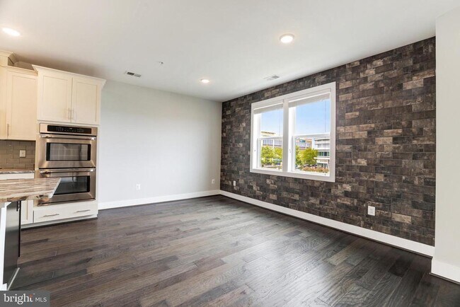 Building Photo - 44750 Tiverton Sq
