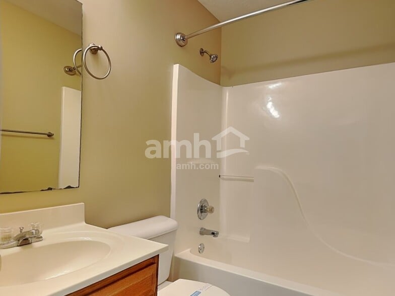 Building Photo - 10735 Chinkapin Cir