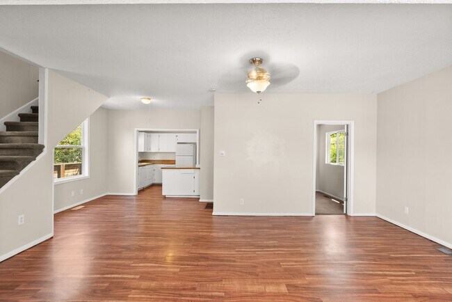 Building Photo - 4bed/2 bath Portland Charmer