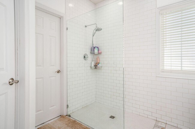 Building Photo - 7179 Fernridge Dr