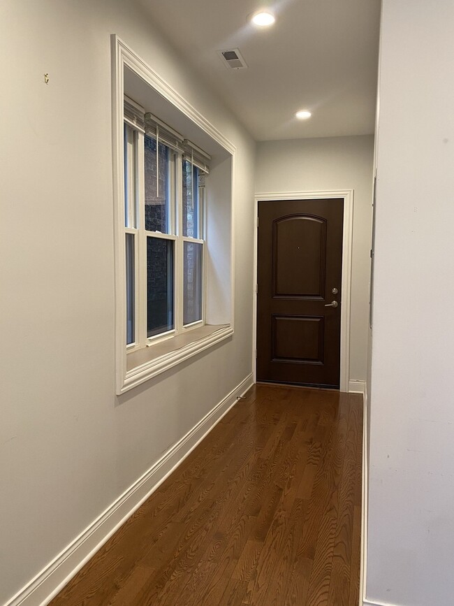 Building Photo - 1111 N Ashland Ave