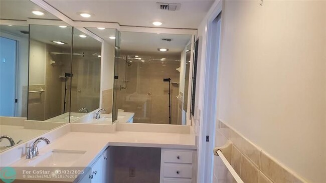 Building Photo - 3095 N Course Dr