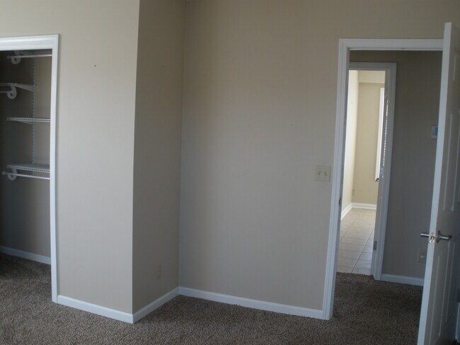 Building Photo - 1014 Hospital Dr