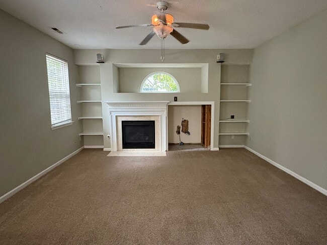 Building Photo - 223 Woodburne Ln