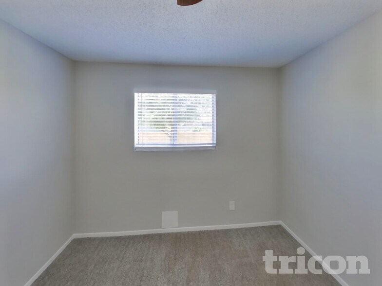 Building Photo - 824 Hollow Creek Rd