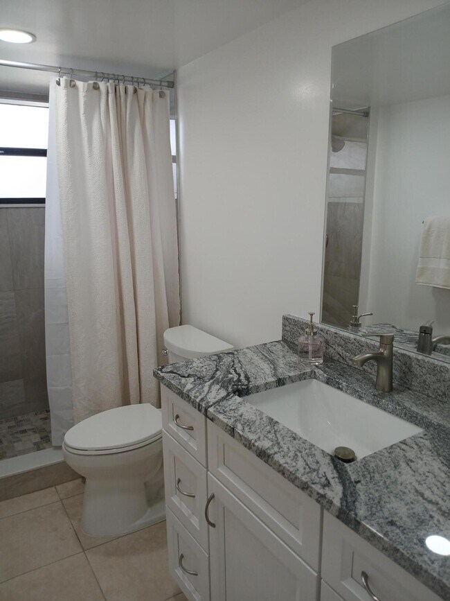 Building Photo - 4760 Lucerne Lakes Blvd W