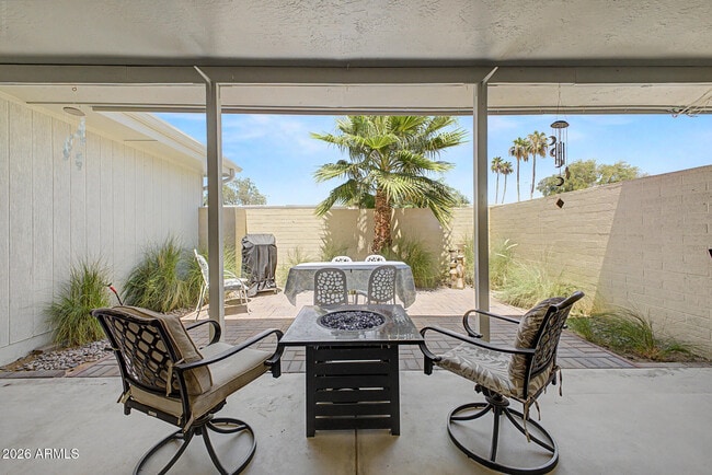 Building Photo - 10454 W Palmeras Dr
